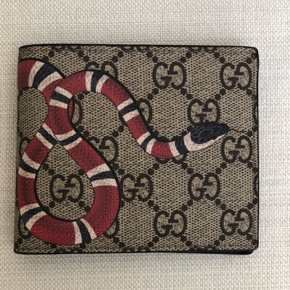 gucci men's gg supreme wallet